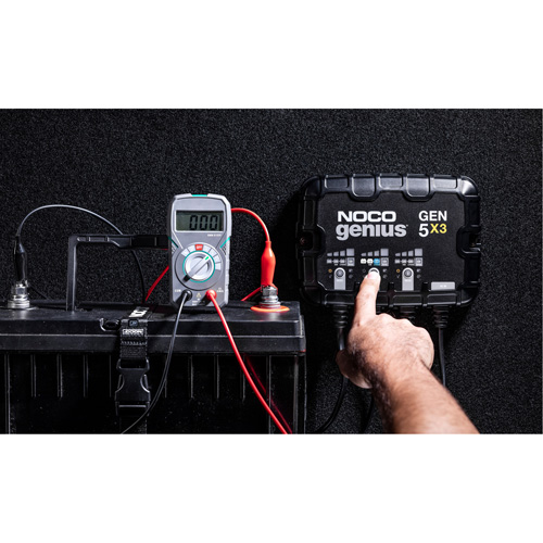 Chargeur de batterie embarqu&eacute; &agrave; 3 sorties de 15 amp&egrave;res Gen5X3 Genius Pronet Distribution