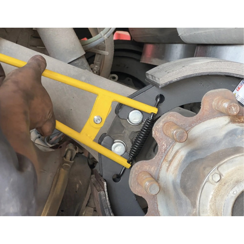 Outil pour ressorts de frein de camion et de remorque Pronet Distribution