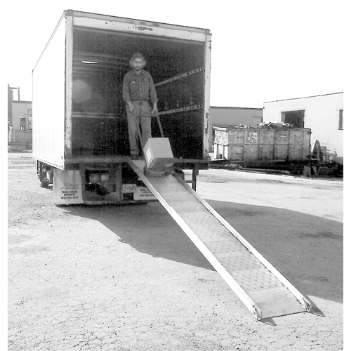 Passerelles en aluminium a/dessus perfor&eacute; &agrave; rainures, Capacit&eacute; de 1500 lb, 24" la x 12' lo Pronet Distribution