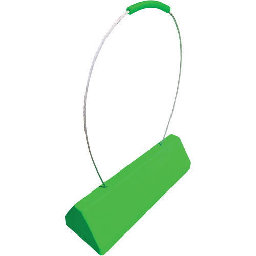 Cale de roue pour avion Checkers Safety SafeRay avec poign&eacute;e &agrave; c&acirc;ble ergonomique, Ur&eacute;thane, Vert fluorescent, 24" la x 8" p x 6" h Pronet Distribution