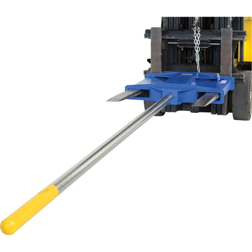 P&ocirc;le de transport de tapis pour chariot &eacute;l&eacute;vateur, 120-1/2" longueur, Install&eacute; sur fourche, Capacit&eacute; de 2200 lb Pronet Distribution