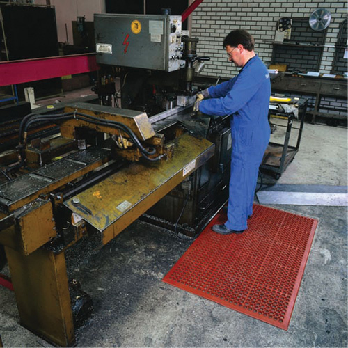 Competitor Series Mats, Slotted, 3' x 5' x 7/8", Orange, Natural Rubber Pronet Distribution