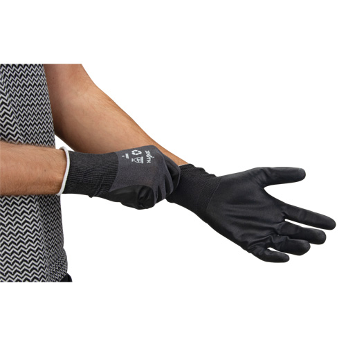 Gants &eacute;cologiques enduits et perm&eacute;ables &agrave; l'air, 8, R&ecirc;vetement Mousse de nitrile, Calibre 21, Enveloppe en Nylon/rPET Pronet Distribution