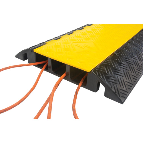 Protecteur de c&acirc;bles en polyur&eacute;thane, 5 canaux, 35,43" lo x 19,69" la x 2" h Pronet Distribution