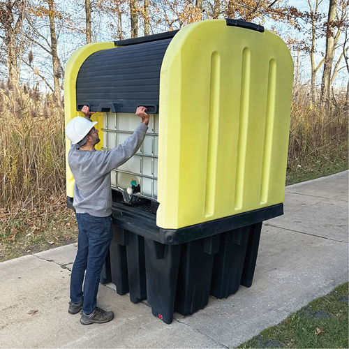 Palette anti-d&eacute;versement jaune &agrave; couvercle rigide roulant, 65" lo x 65" la x 101" h, Capacit&eacute; de charge 5000 lb Pronet Distribution