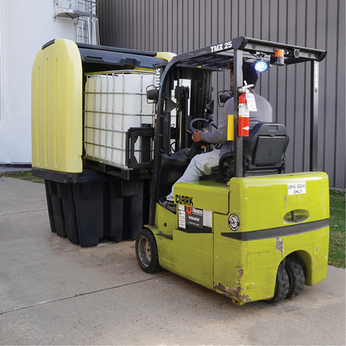 Palette anti-d&eacute;versement jaune &agrave; couvercle rigide roulant, 65" lo x 65" la x 101" h, Capacit&eacute; de charge 5000 lb Pronet Distribution