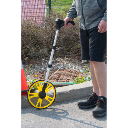 Roue d'arpentage num&eacute;rique, 12,5"/31,8 cm, Gamme de 99999,9 m, Pieds/m&egrave;tres Pronet Distribution
