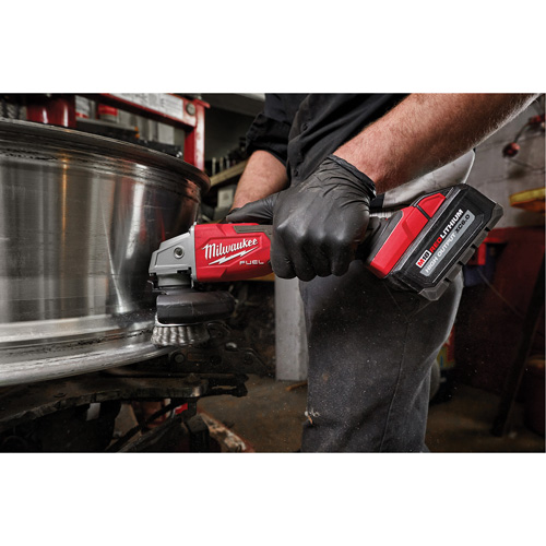 Meuleuse &agrave; frein &agrave; vitesse variable avec interrupteur &agrave; glissi&egrave;re verrouillable M18 Fuel, 18 V, Mandrin 5"/4-1/2", Lithium-ion Pronet Distribution