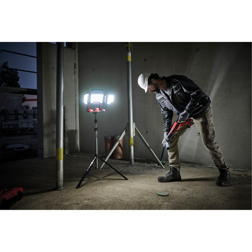 Lampe de travail &agrave; DEL professionnelle &agrave; panneaux pliants lumens sans fil 18V sur tr&eacute;pied, DEL, 3600 lumens Pronet Distribution