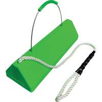 Cale de roue pour avion Checkers Safety SafeRay avec poign&eacute;e &agrave; c&acirc;ble avec cordage en boucle, Ur&eacute;thane, Vert fluorescent, 24" la x 8" p x 6" h Pronet Distribution