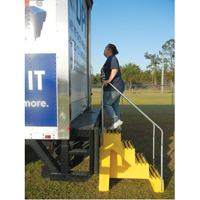 Escabeau industriel, 4 marches, 43" x 22-1/2" x Hauteur 66" Pronet Distribution