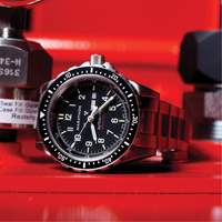 Tr&egrave;s grande montre automatique avec jour/date avec bracelet en acier inoxydable, Num&eacute;rique, &agrave; piles, 46 mm, Argent Pronet Distribution