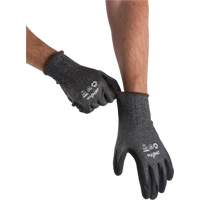 Gants &eacute;cologiques, l&eacute;gers, et r&eacute;sistants &agrave; la coupe, &agrave; haute dext&eacute;rit&eacute;, Taille 8, Calibre 21, Rev&ecirc;tement Mousse de nitrile, Enveloppe en Acier inoxydable/PEHP/rPET, ASTM ANSI niveau A5 Pronet Distribution